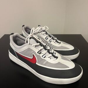 Men’s used Nike skateboard Nyjah Free size 12